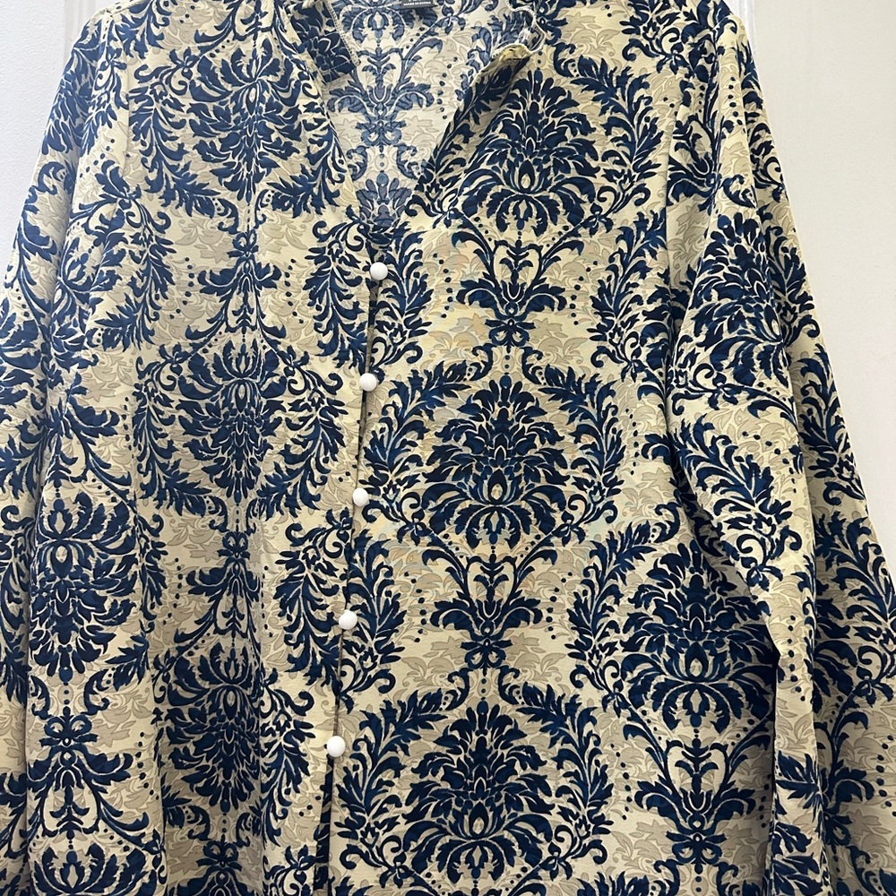 Women Blouse - Picture 2 of 8